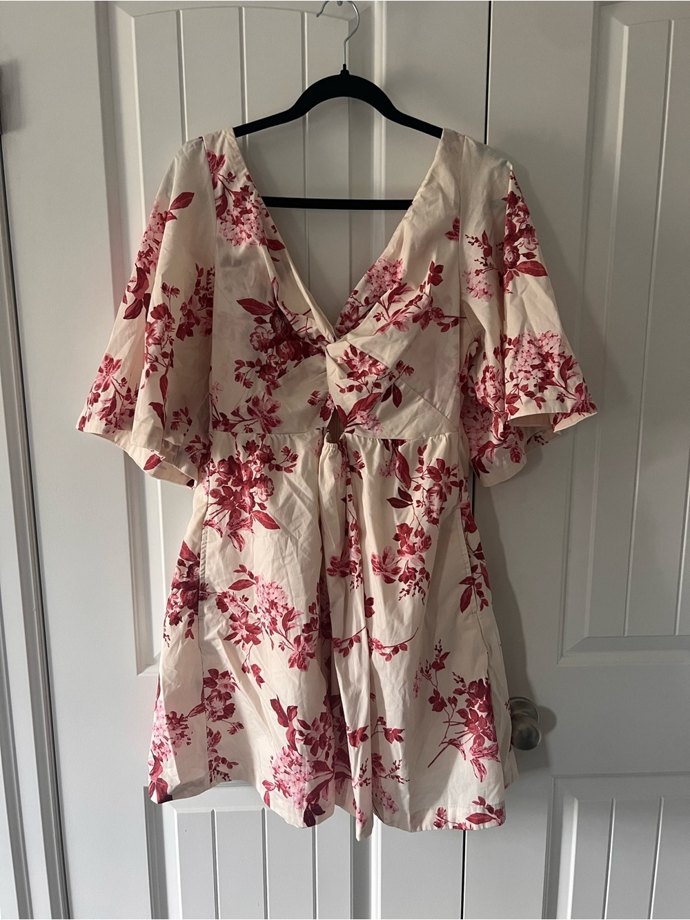 Abercrombie & Fitch Floral Twist-Front Mini Dress in White and Rose - Picture 2 of 9